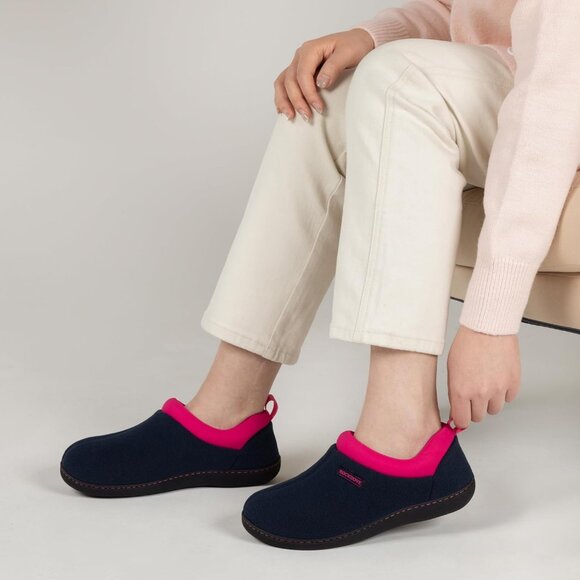 Women's Black Pink Two Tone Fleece Foam Closed Back Rubber Sole Slipper Boot - Picture 2 of 6